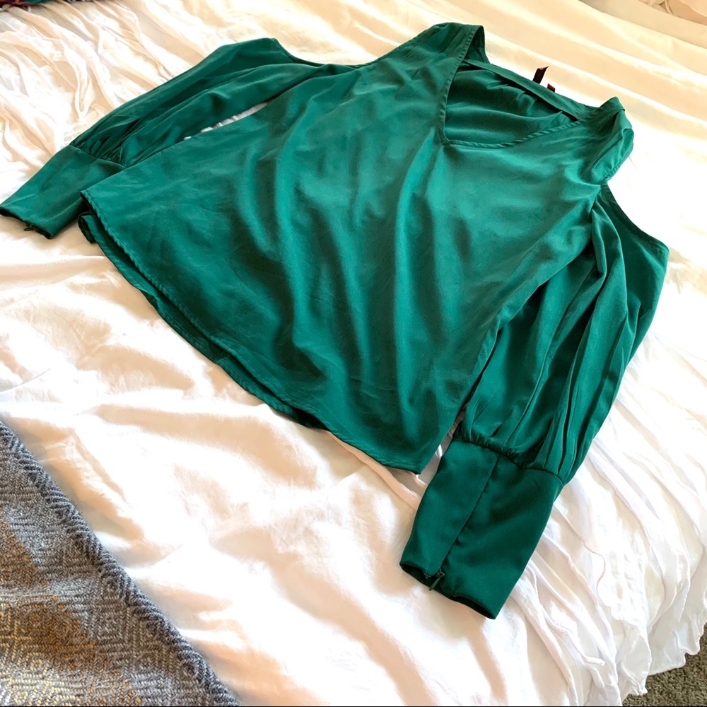 Cold Shoulder Loose Sleeve 5/48 Top